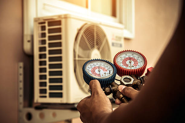 Professional Hvac technician working in Eddyville, IA